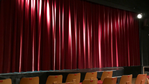 Ujetá ruka v libereckém divadle