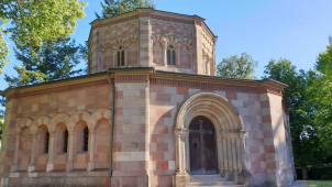 Harrachovská hrobka není tolik známá, ale za návštěvu stojí