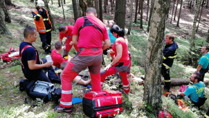 Hasiči vyprošťovali muže z ocelové pasti