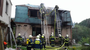 Rodinný dům zachvátily plameny