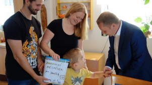 K penězům z benefice pro Samuela přidal náměstek ještě autíčka