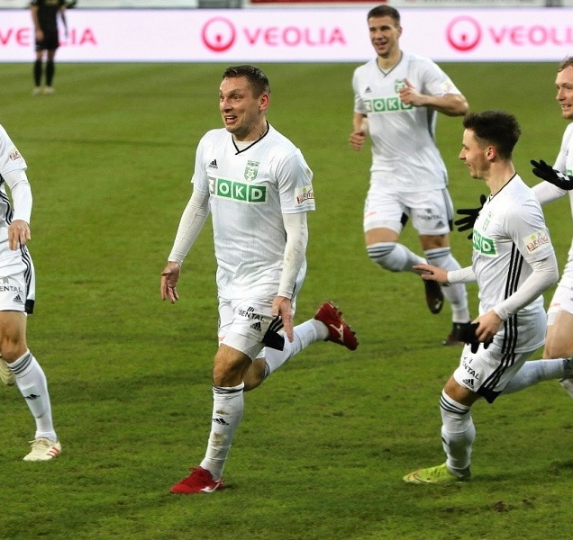 Bod pro Karvinou trefil Haša