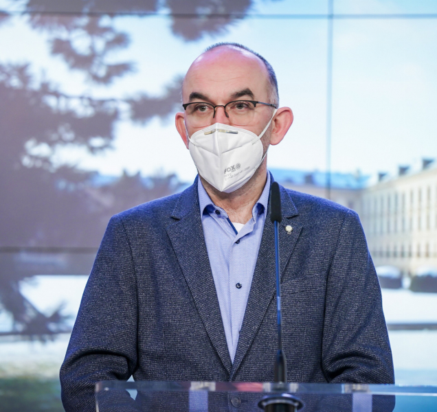 Ministr Blatný: Respirátory budou povinné od čtvrtka