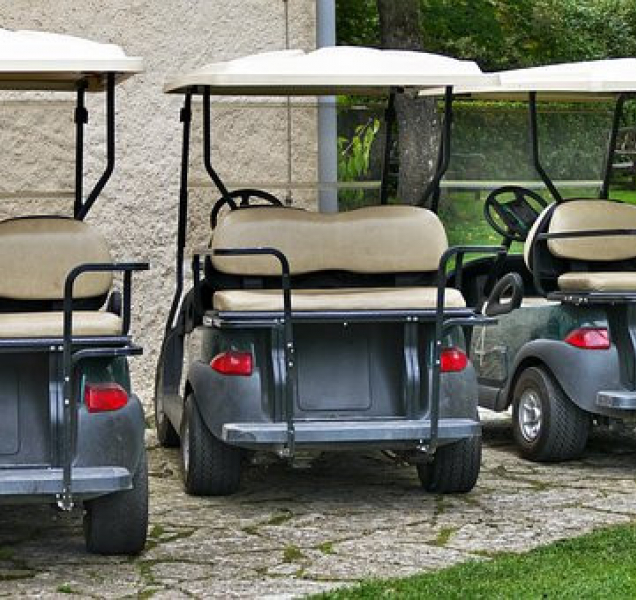 Ve Vysokém se učí jak opravovat motorky i elektromobily