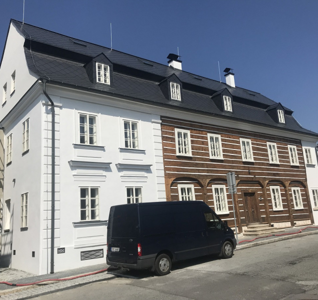 Kraj podpořil obnovu historických budov společnosti  Lasvit