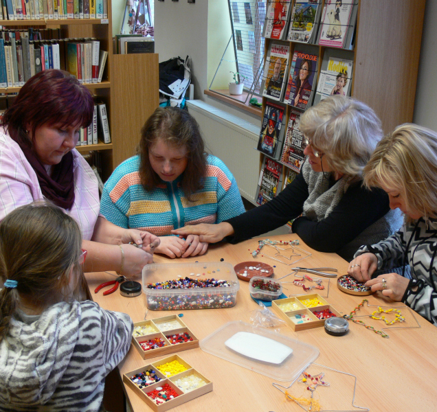 Dílna s Květou naučí práci s papírem, textilem i korálky