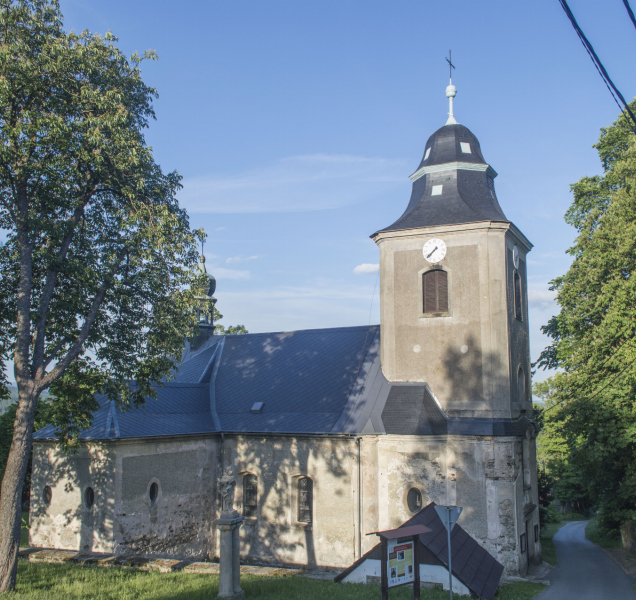 V kostele sv. Josefa v Krásné opravili hlavní oltář