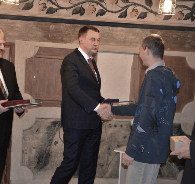 Hejtman ocenil hrdinu Raisra Záslužnou medailí kraje