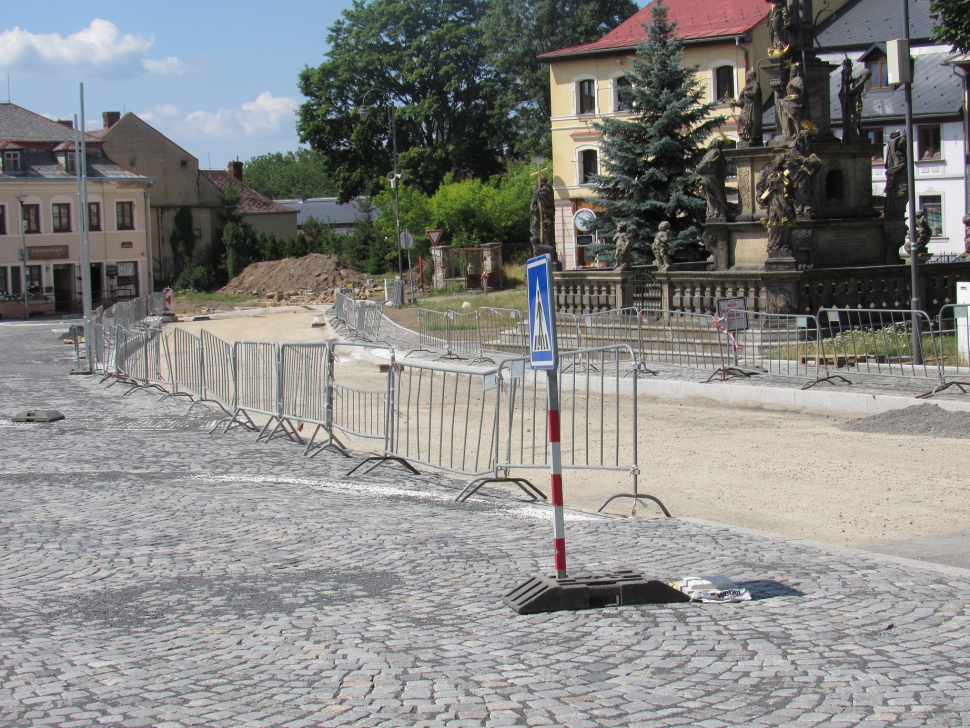 Rekonstrukce průtahu v Jablonném finišuje